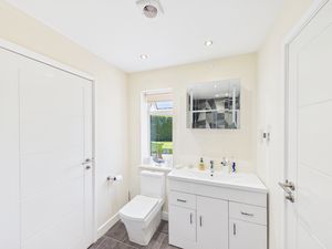 Jack & Jill En-suite- click for photo gallery